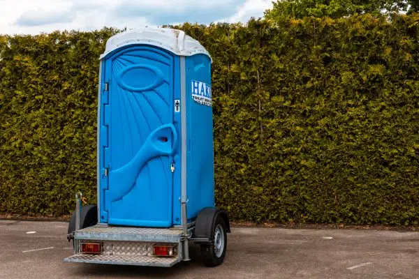 Toiletcabine op aanhanger 6200
